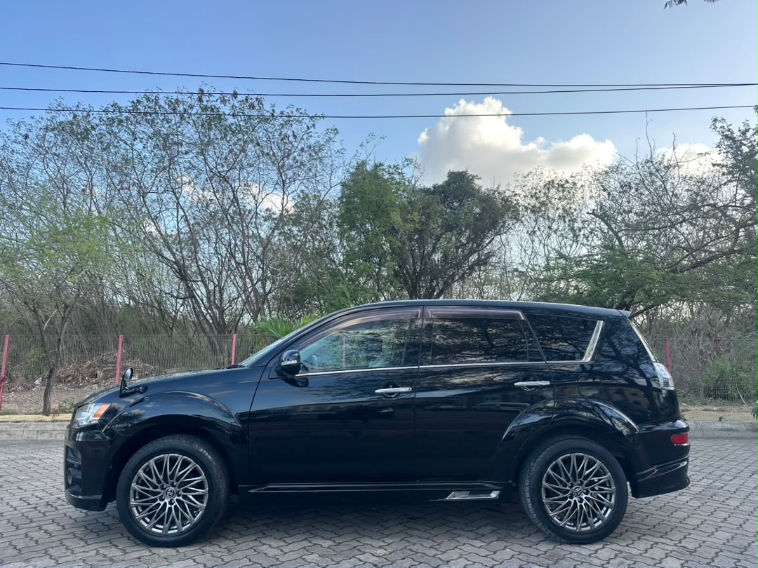 MITSUBISHI OUTLANDER ROADEST thumbnail 5